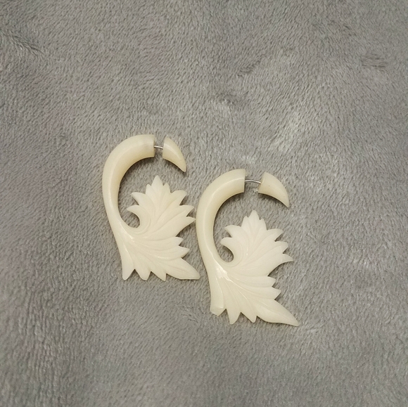 Jewelry - Faux bone earrings